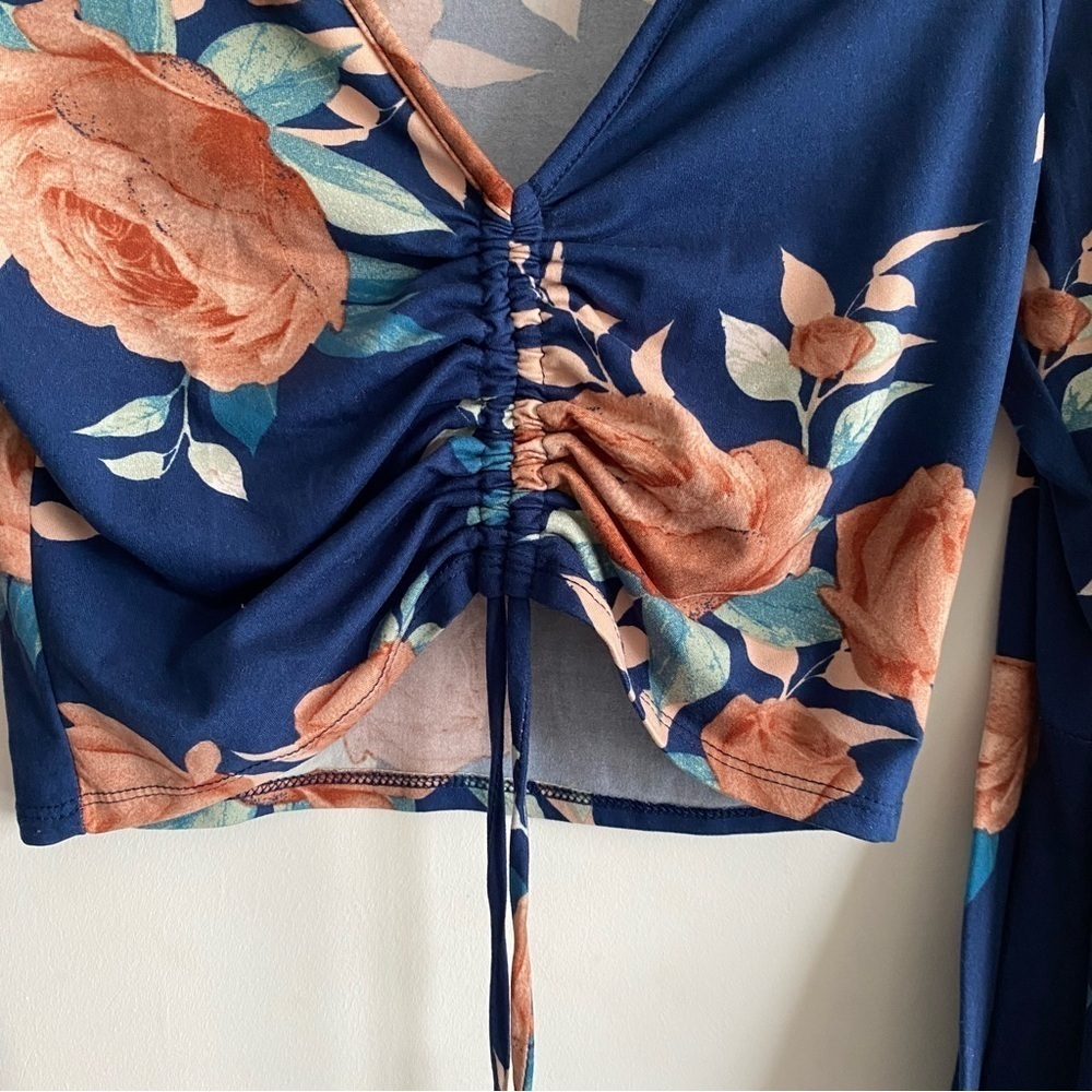 BLUE FLORAL RUCHED FRONT BOHO CROP BLOUSE TOP SMALL - Picture 3 of 5